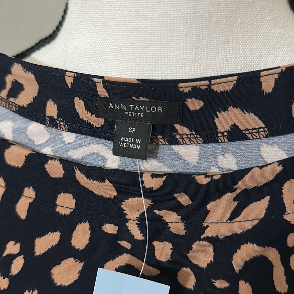 🌟Host Pick✨Ann Taylor-Animal Print Batwing Sleeve Top NWT - Picture 5 of 7